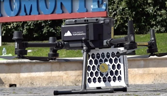 Drone con defibrillatore stacca di 3 minuti e 11 secondi l’ambulanza nel test ad Altomonte